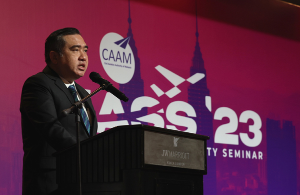 KUALA LUMPUR, Aug 22 -- Transport Minister Anthony Loke delivers a speech during an official launch of the Malaysia Aviation Safety Seminar 2023 (MASS2023) here today.

-- fotoBERNAMA (2023) COPYRIGHTS RESERVED