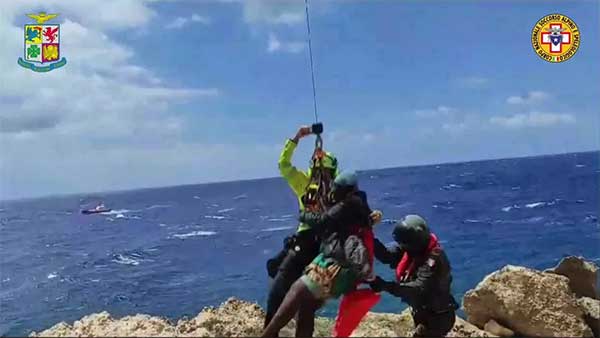 Lampedusa IllegalImmigration 铁壳船