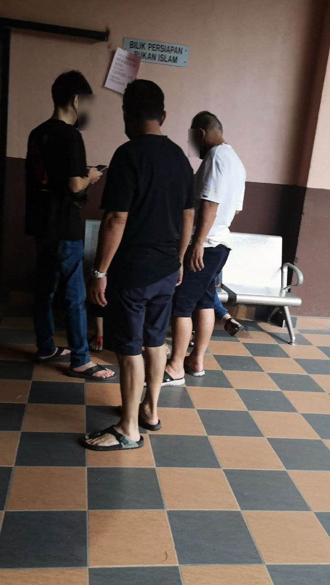 家人赶抵现场时 2死者已被烧成犹如木乃伊