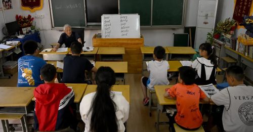 中国推“教育减负” 穷孩子更难出头
