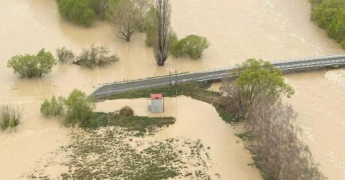 纽西兰南岛暴雨引发洪水 皇后镇进紧急状态 居民被迫撤离
