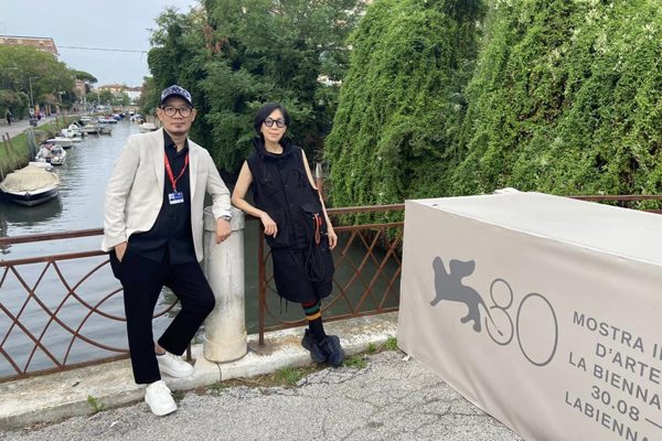 张吉安、万芳出席今年威尼斯影展。


