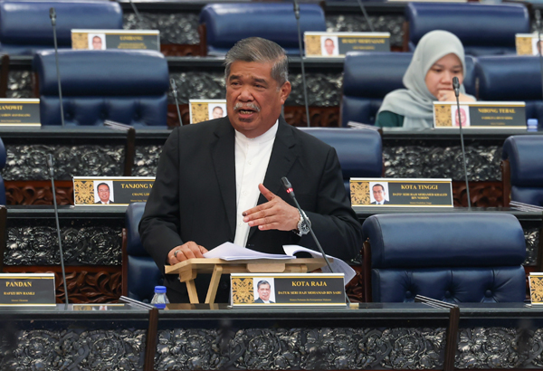 KUALA LUMPUR, 18 Sept ???? Menteri Pertanian dan Keterjaminan Makanan Datuk Seri Mohamad Sabu ketika sesi perbahasan usul Kajian Separuh Penggal Rancangan Malaysia ke-12 (KSP RMK12) di Dewan Rakyat, hari ini.?兩??--fotoBERNAMA (2023) HAK CIPTA TERPELIHARA