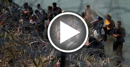 德州边境 涌大量移民 州长宣布“遭入侵”