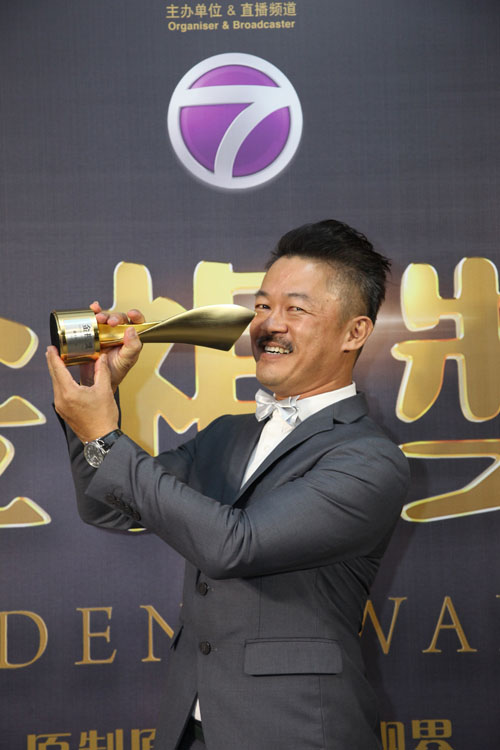 张咏华凭《我要放假》夺得金视奖最佳男配角。

EN0928SAM33：