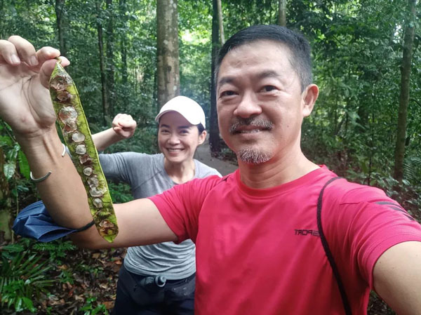 张咏华曾相约杨雁雁一起爬山。

