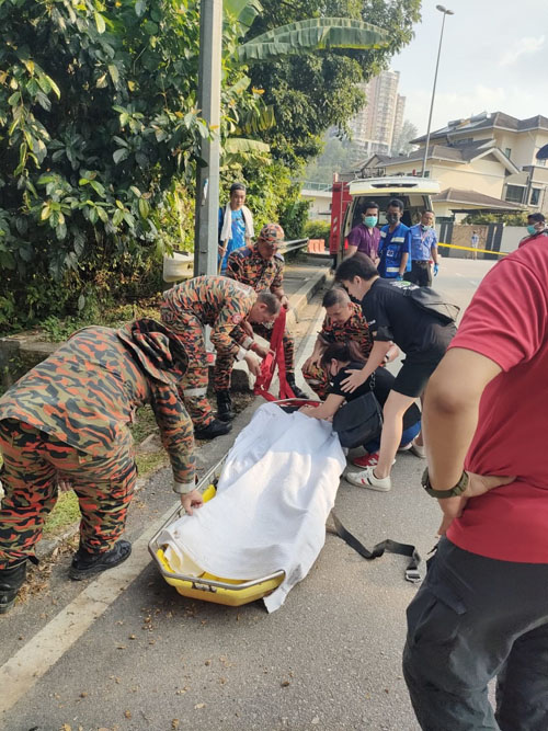 张咏华心脏病发后被紧急送院抢救。