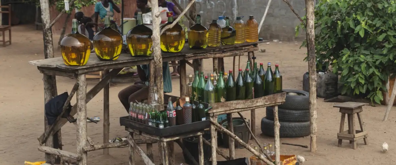 尼日利亚走私燃料经常在贝南黑市上出售。