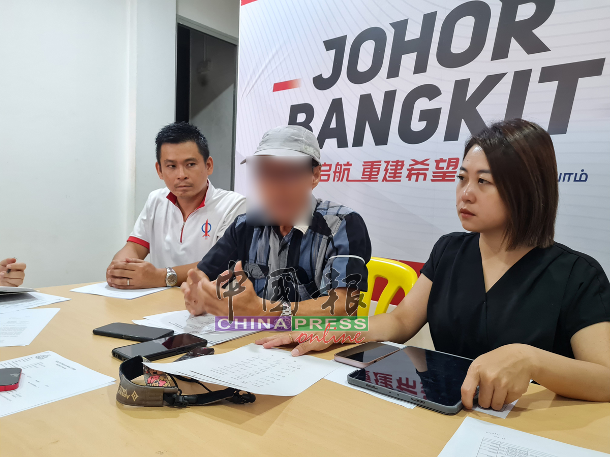 彭先生（中）在廖彩彤（右）及王祖和陪同下召开记者会，并叙述如何坠入投资诈骗。