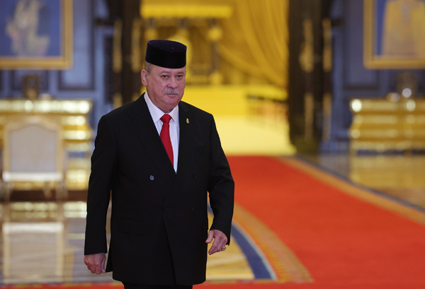 KUALA LUMPUR, 27 Okt -- Sultan Johor Sultan Ibrahim Almarhum Sultan Iskandar berkenan berangkat pulang selepas Mesyuarat Khas Majlis Raja-Raja bagi memilih Yang di-Pertuan Agong ke-17 di Istana Negara hari ini. --fotoBERNAMA (2023) HAK CIPTA TERPELIHARA