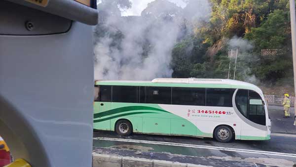BUS HongKong 旅游巴 自焚