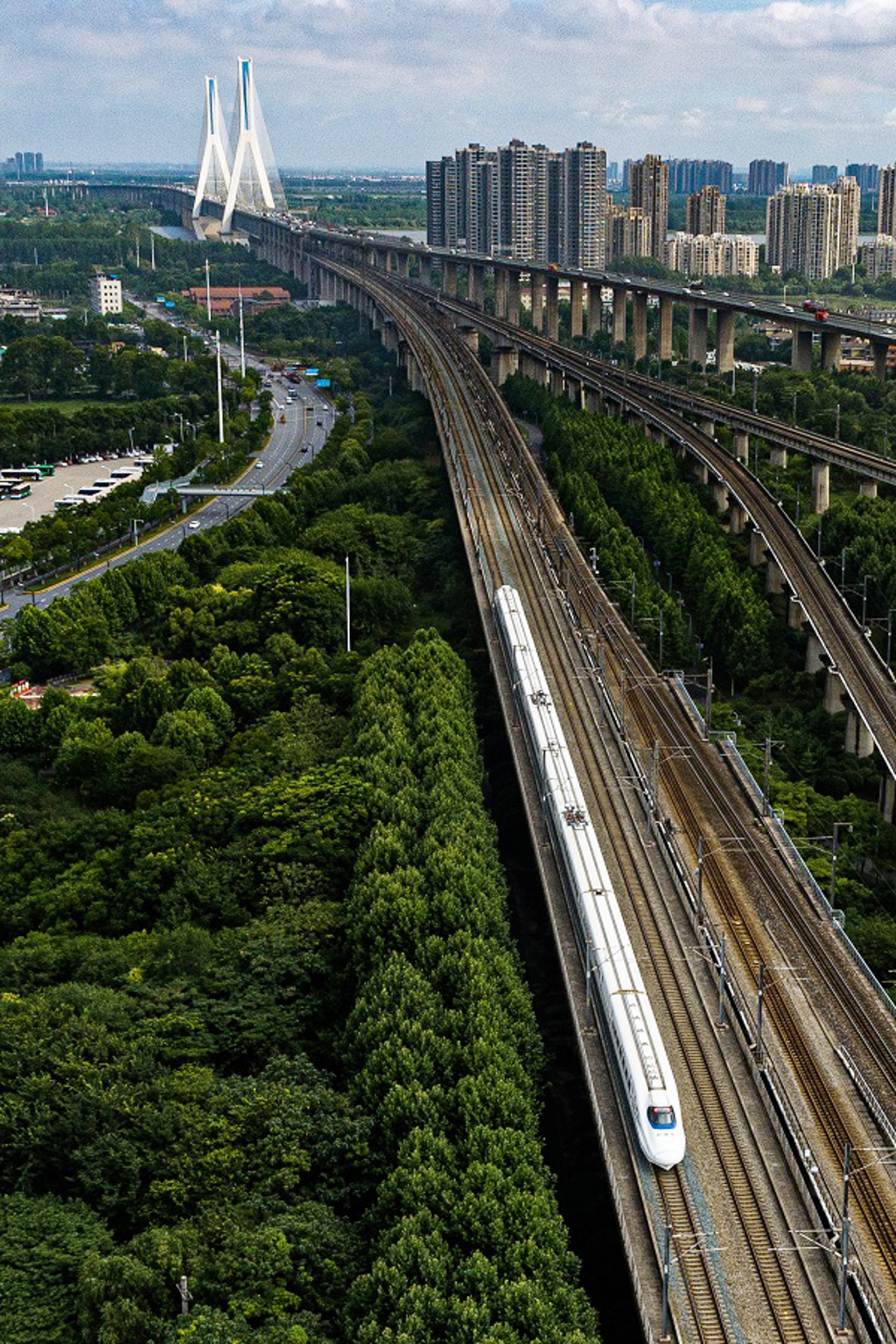 中国将再刷新纪录 新建包海高铁 全长2300公里