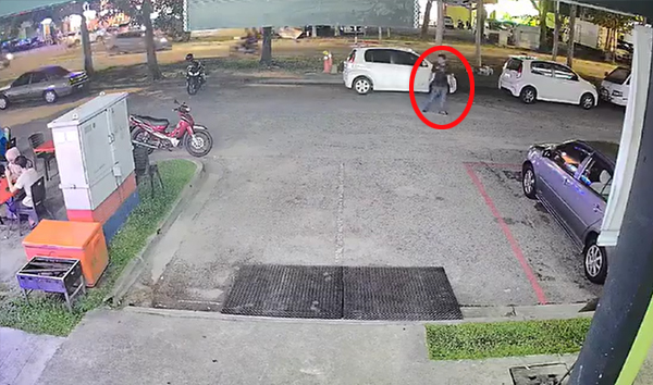 偷车贼在洗车店门口徘徊后，遂进入洗车店内将轿车驾走。