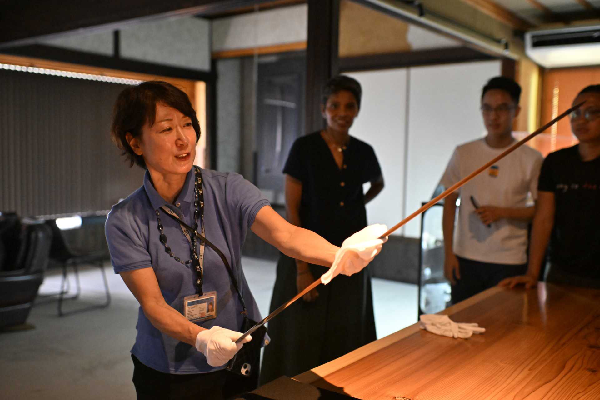 ■手握价值不菲的利刀，眼里都是光啊！
