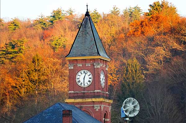 
欣斯代尔市政厅的大钟有望换新。