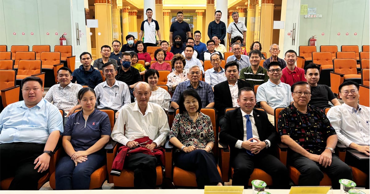 陈泓缣（右3）出席讲座。左起为官世峰、许晓珊、刘伟才、黄玉珠、张吉平与蓝志峰。