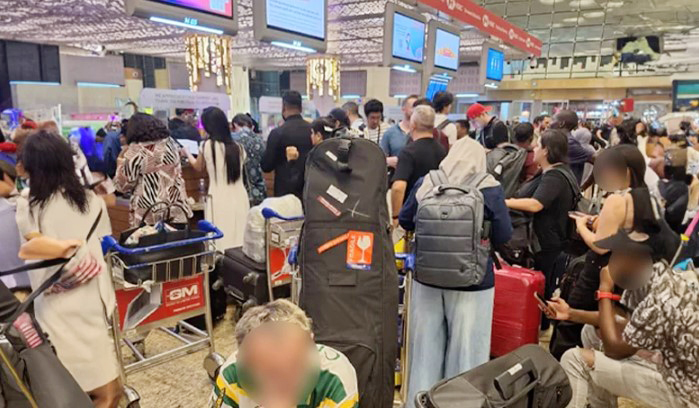 马航客机技术问题 乘客滞留孟买机场57小时