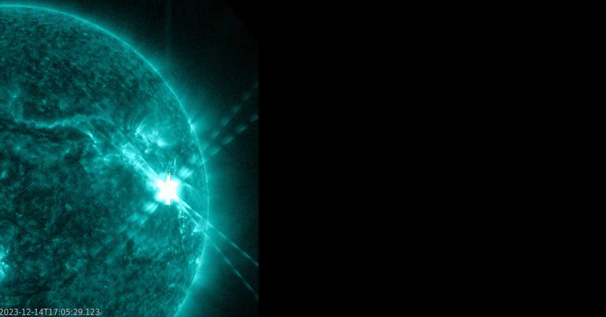 NASA在14日观测到太阳发出巨大闪焰。（美联社）