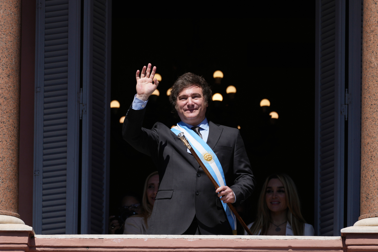 阿根廷新总统米莱 薪水拿来直播抽奖 1女子中了
