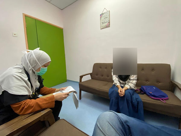 受害女学生前往马大医药中心接受治疗。