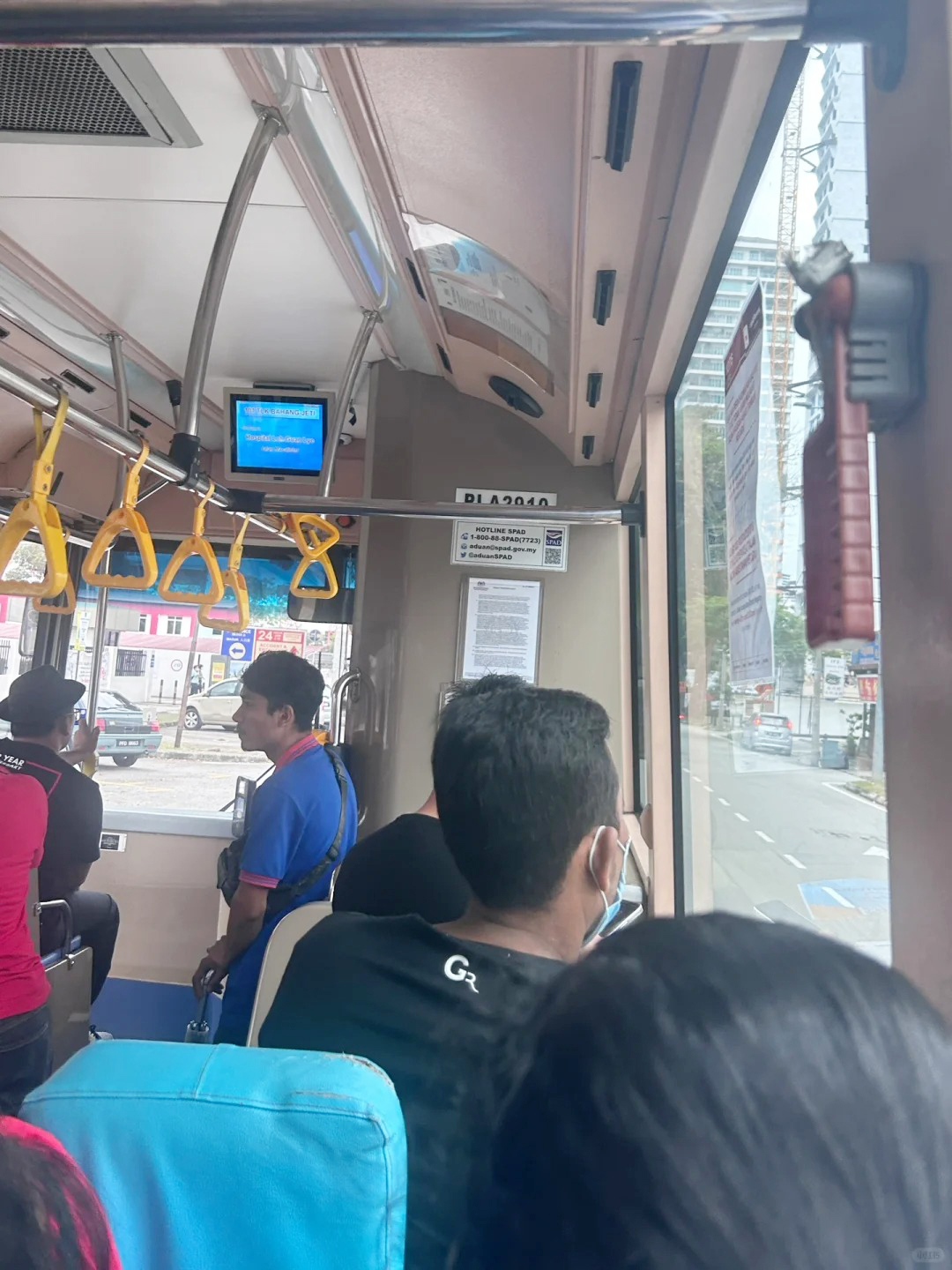 台湾游客迷路 遇热心印裔夫妇 陪同搭巴士 还给车费