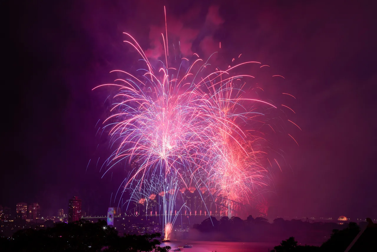 百万民众倒数同欢 悉尼烟火迎新年