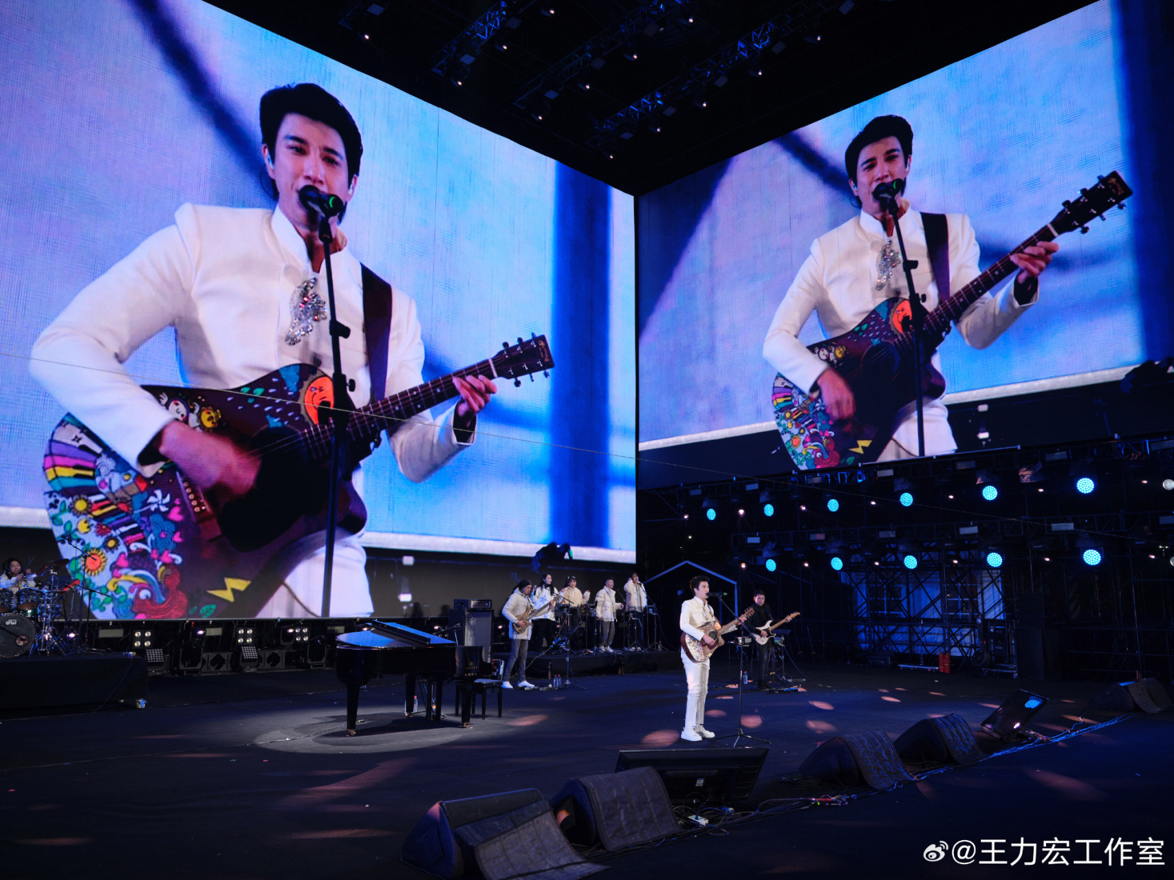 王力宏参加音乐节，改变经典歌曲《唯一》。