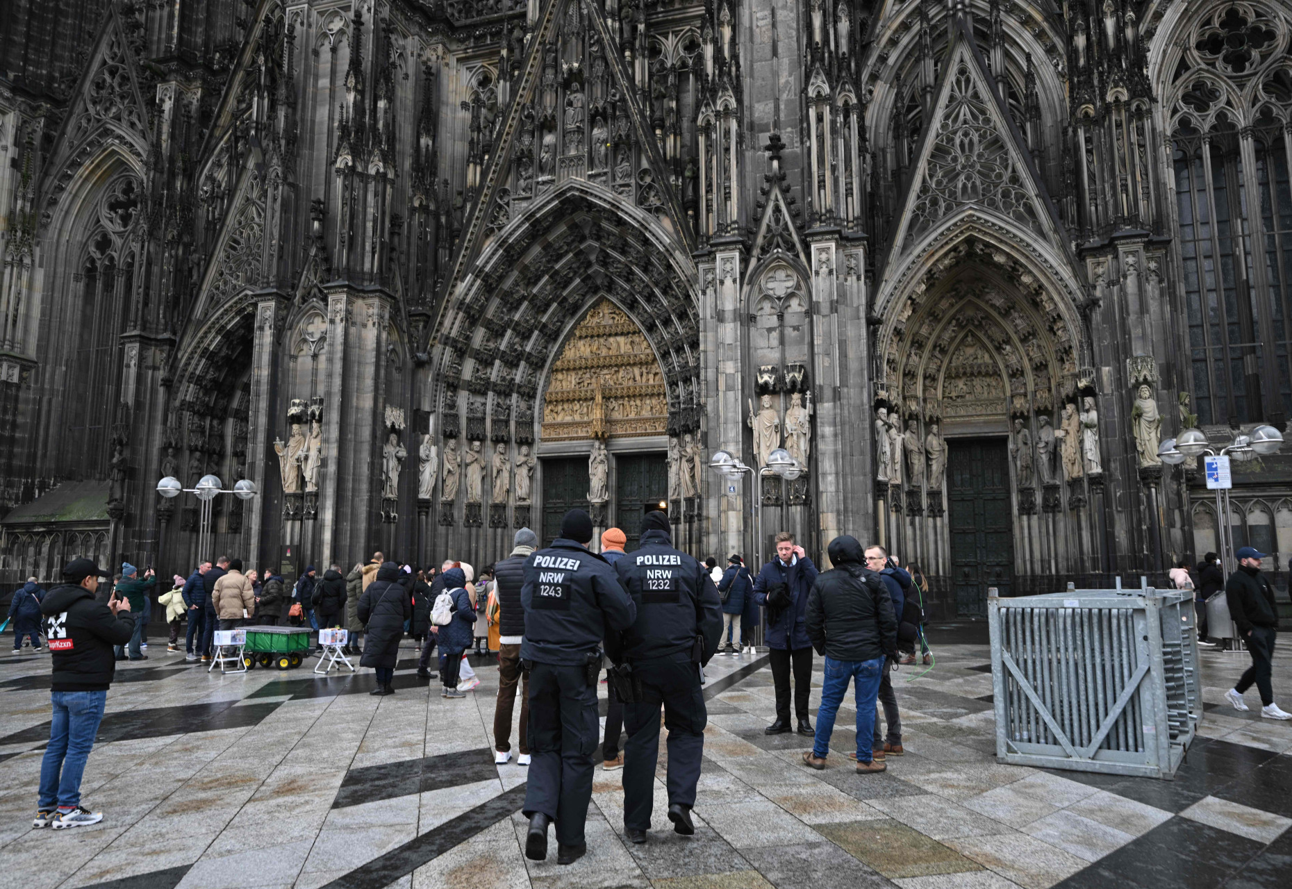 德国警方驻守科隆大教堂。（法新社）