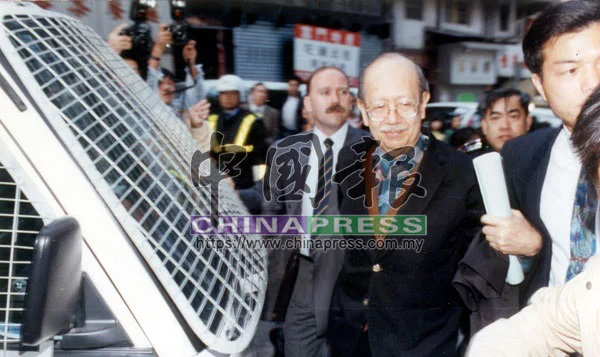 罗连奥斯曼被引渡回香港面审，吸引大批媒体到场采访。（档案照）