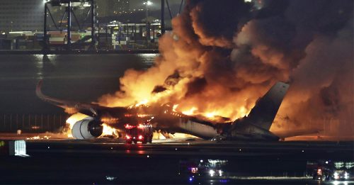 羽田机场撞机｜日航客机起火一刻 对手全日空工程师 冲去救人