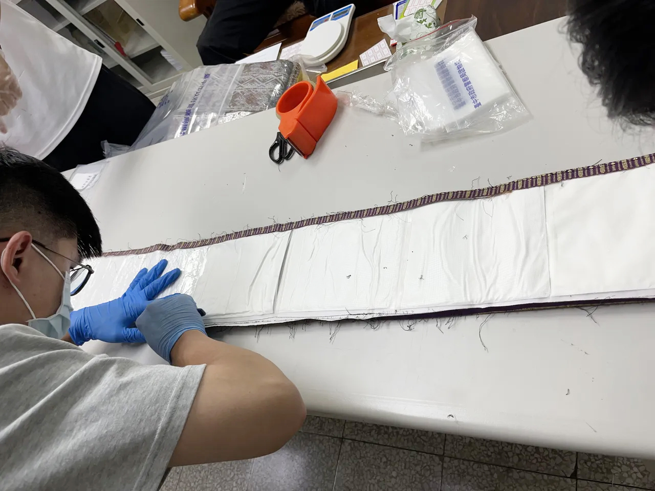 毒品缝进桌旗布 泰女入境台湾被识破 起出13公斤海洛因