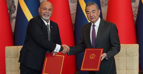 中国与瑙鲁正式复交 王毅：反映瑙鲁人民共同意愿