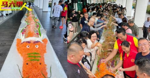 旺旺一条龙｜首次接触大马新年文化 台湾游客捞生 好惊喜