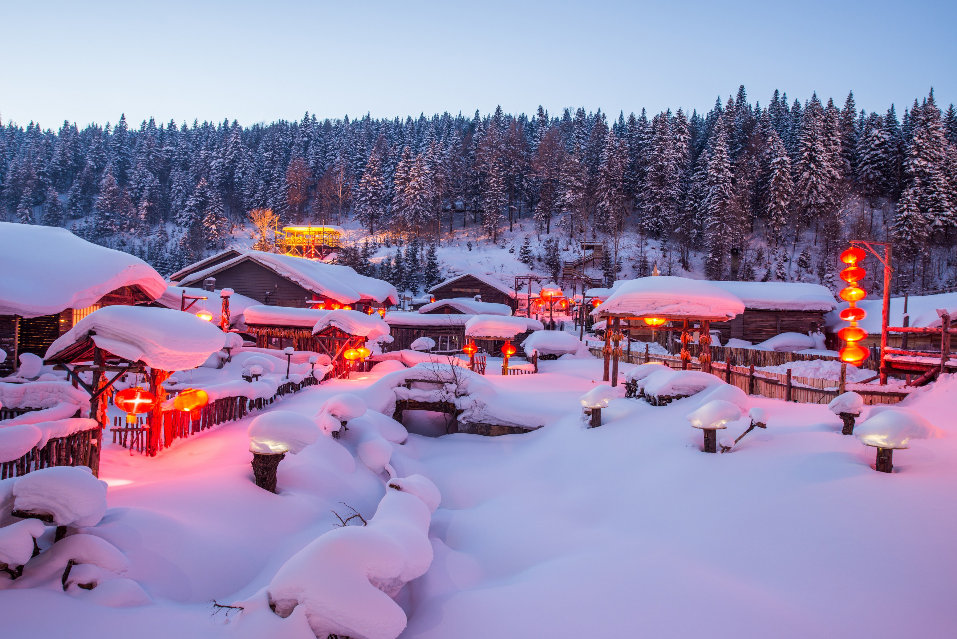 ■探索东北传统过年习俗，体验白雪纷飞，来一场穿越东方大雪国的壮丽之旅！