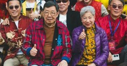 胡枫迎92岁生日   “绯闻女友”罗兰现身相伴