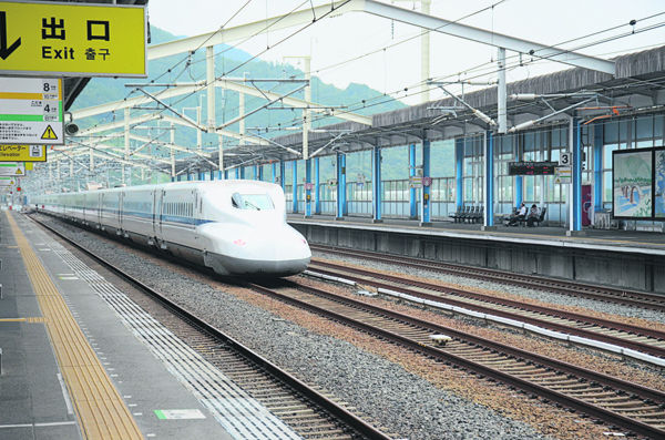 日本有发展和营运高铁的经验，是我们很好的借鉴。