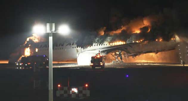 起火的客机是日航516号，从北海道千岁机场飞抵羽田机场。