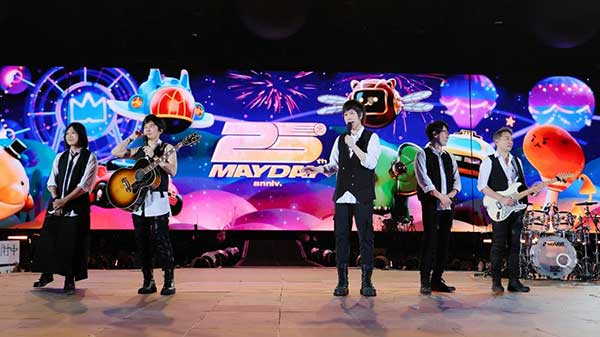 五月天在台中一连举办6场“回到那一天”25周年巡演。