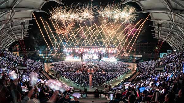 五月天跨年烟火炸伤观众。