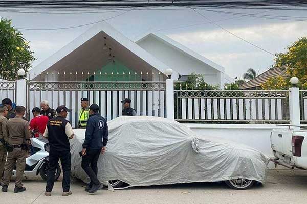 警方搜查贾琳雅蓬的住家。
