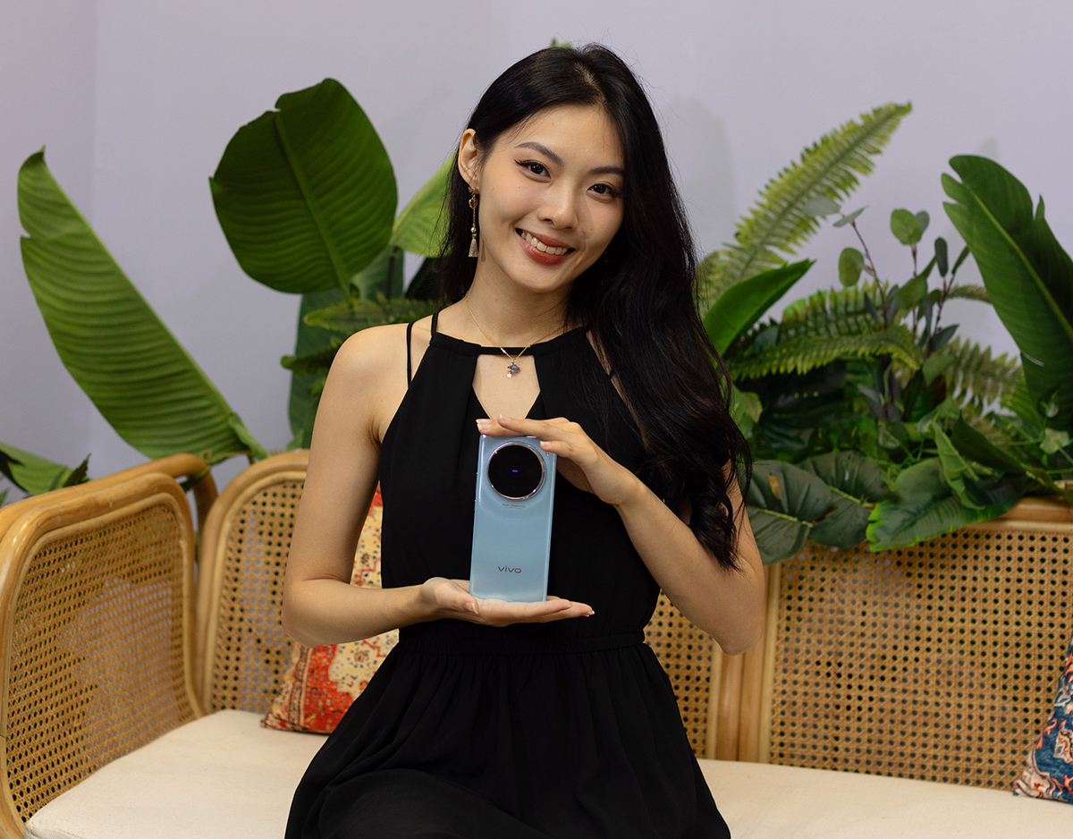 ■星迹蓝配色,让手机机身呈现时尚、简约风格。