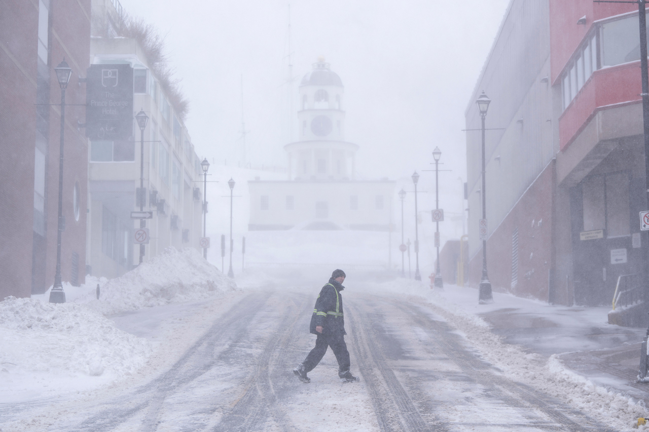 加拿大降雪交通瘫痪 部分地区入紧急状态