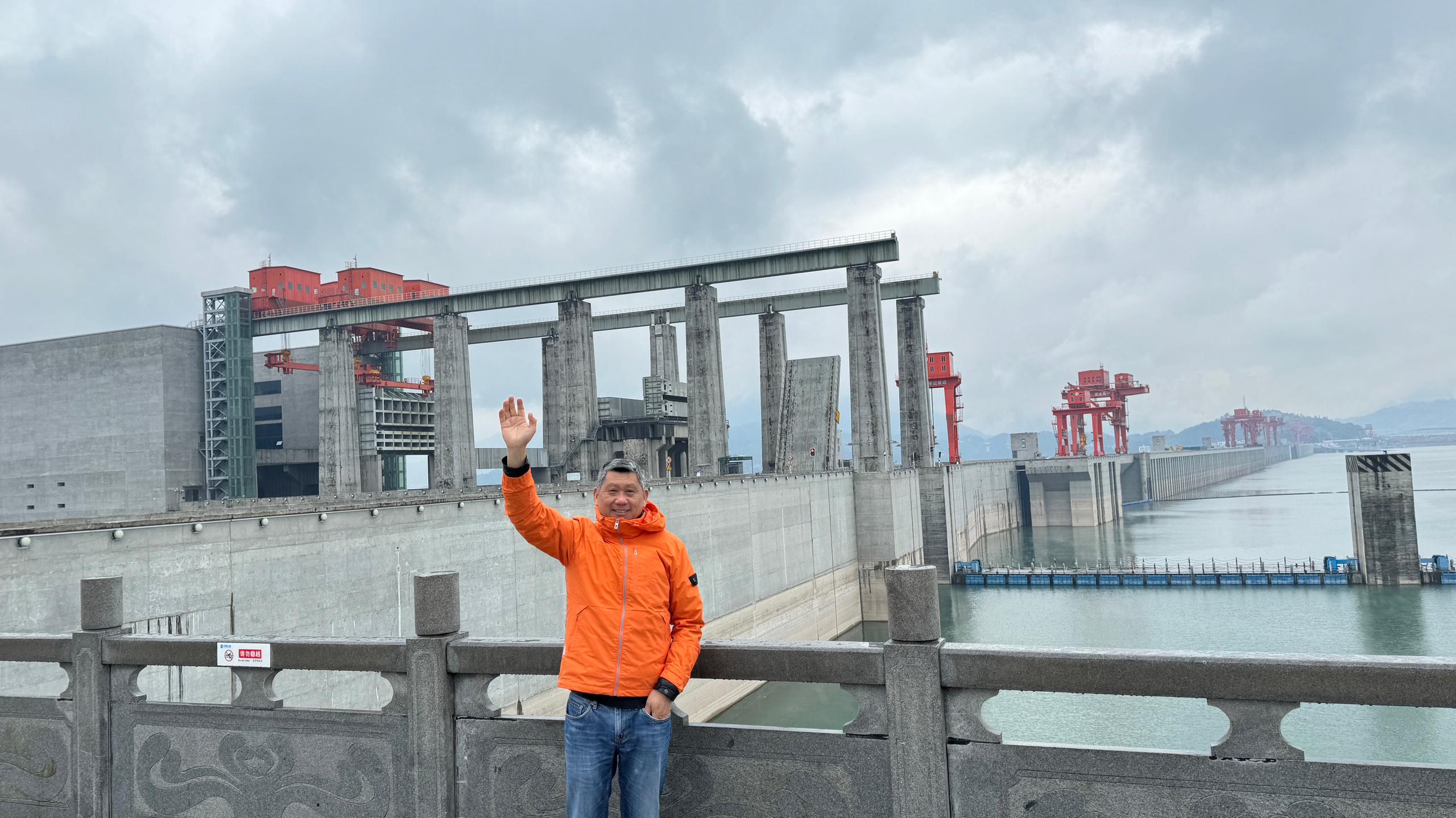 ■长江大水坝：堪称世界最大最先进的大水坝，水闸高低落差超过170米。难得能如此近距离观赏！