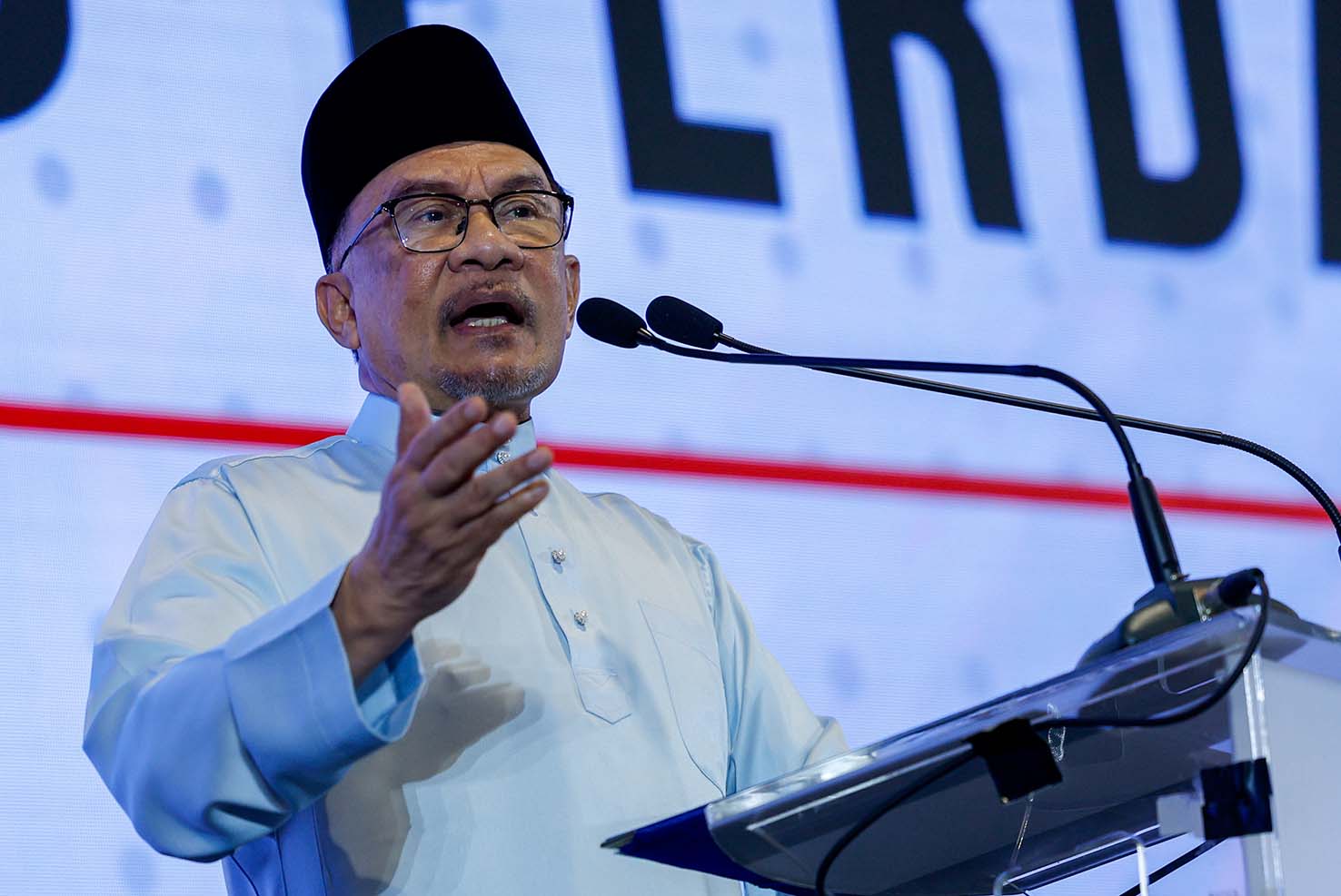 MELAKA, 9 Feb -- Perdana Menteri Datuk Seri Anwar Ibrahim menyampaikan ucapan pada Majlis Perjumpaan Bersama Penjawat Awam Melaka di Pusat Dagangan Antarabangsa Melaka (MITC) Ayer Keroh, hari ini.

--fotoBERNAMA (2024) HAK CIPTA TERPELIHARA