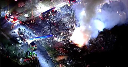 检查煤气外泄时 爆炸 “民宅遭夷为平地”