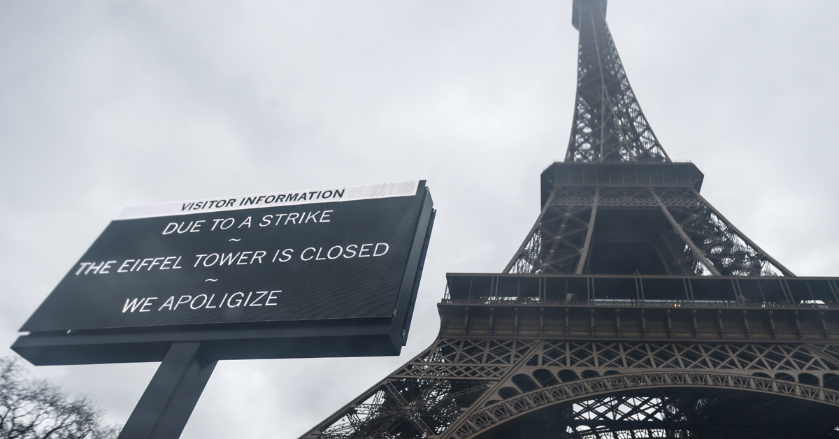 巴黎艾菲尔铁塔19日出现关闭的通告。（欧新社）