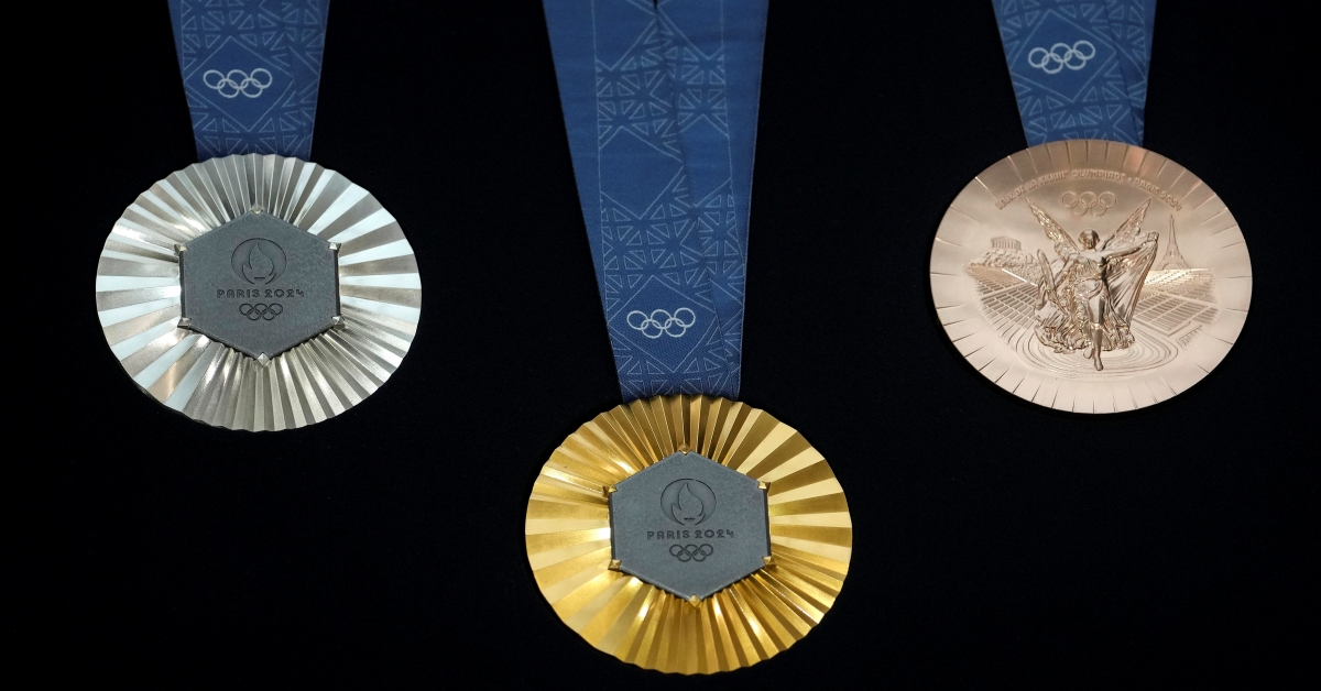 2024巴黎奥运｜奖牌正式亮相 独一无二铁塔元素