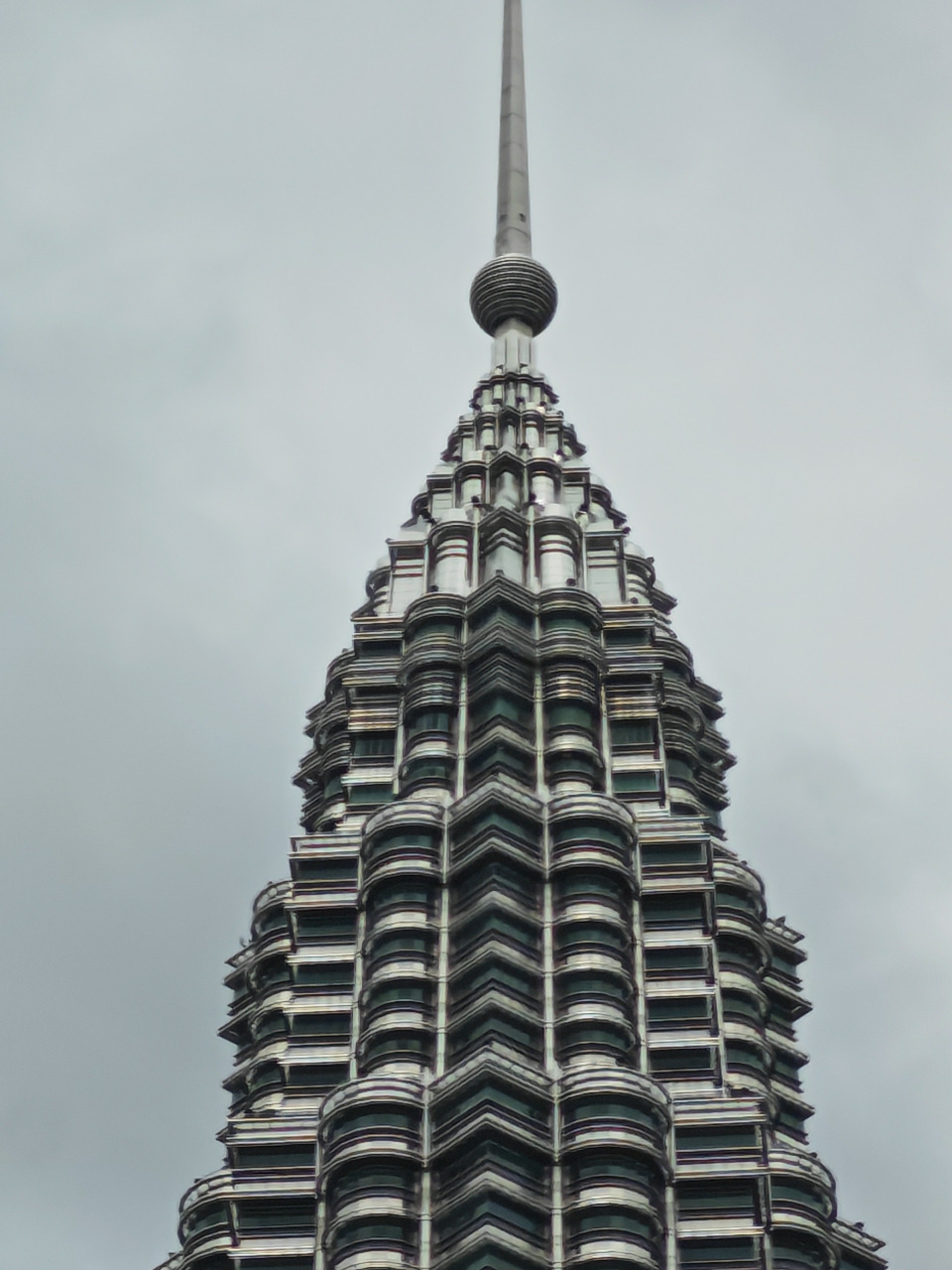 ■用40倍光学变焦效果的照片，可见吉隆坡双塔楼楼层细节仍非常清晰。