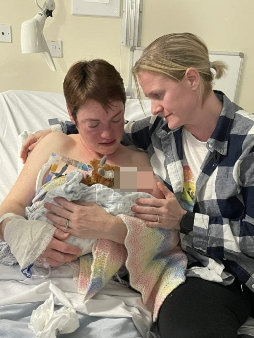 37岁初为人母的露丝喜迎新生命仅仅16个小时，婴儿就为因缺氧夭折。