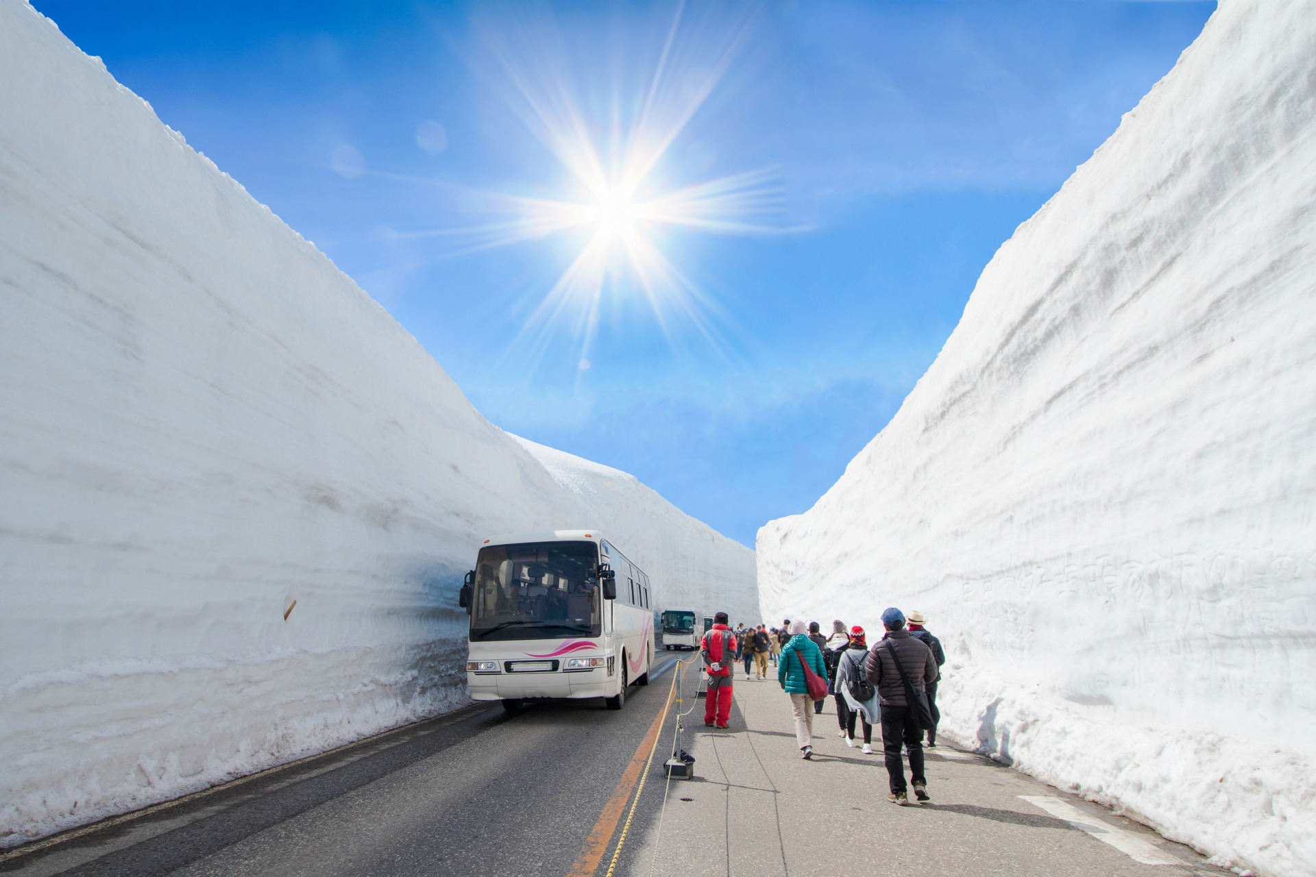 ■春天到来, 立山黑部阿尔卑斯山脉路线重开，让我们可以见证雄伟的20米高雪壁和发掘大自然的宝库！